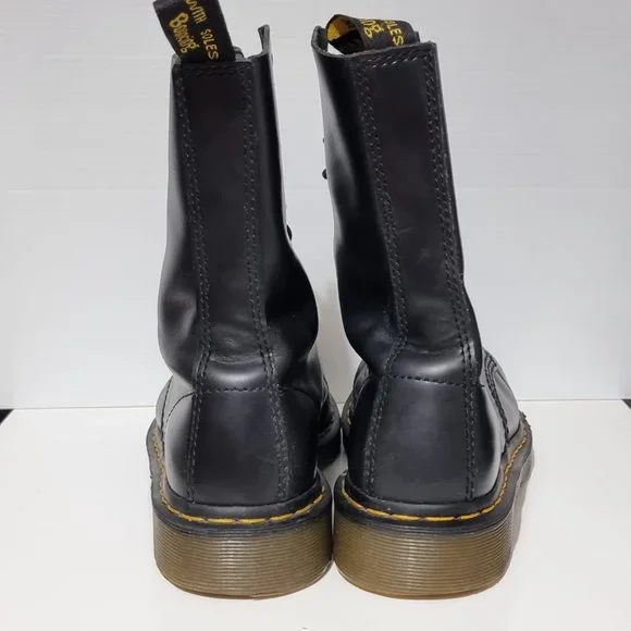 Doc Martens Ladies Black Boots Size UK 6 AUS 8 10 Hole Leather Great Condition - Picture 4 of 9